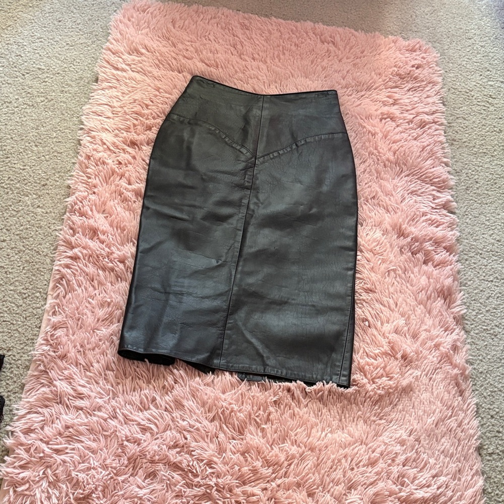 Elegant Black Pencil Skirt